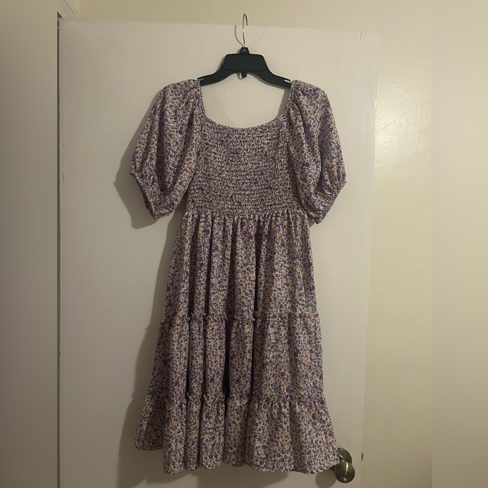 Purlple floral flowy dress. Puff sleeve. Medium (M), like new